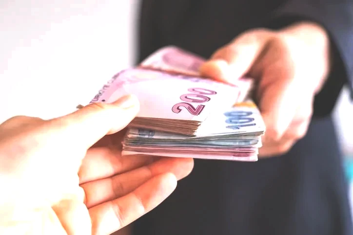 Taşıt kredilerinde faizler düştü! Otomobil almanın tam zamanı mı? 400 bin TL’nin geri ödemesi ne kadar? İşte örnek hesaplama…