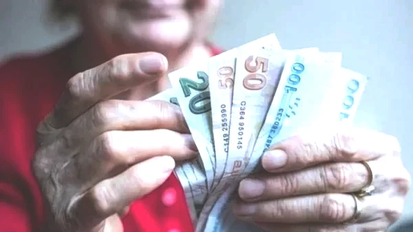 emeklilere-maasa-ek-30000-tl-alma-imkani-bankalar-yarisa-girdi-iste-guncel-promosyon-listesi-1762078190177.jpeg