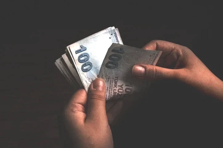 Yeni asgari ücret için hazırlıklar devam ediyor! İşçiler yeni yılda ne kadar zam alacak? 22.104 TL maaşa yeni formüller: %20-23-25-30...