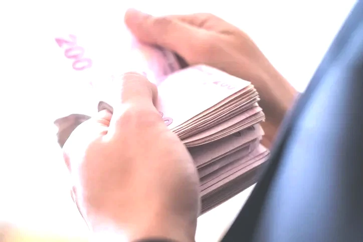 Yeni asgari ücret için hazırlıklar devam ediyor! İşçiler yeni yılda ne kadar zam alacak? 22.104 TL maaşa yeni formüller: %20-23-25-30...