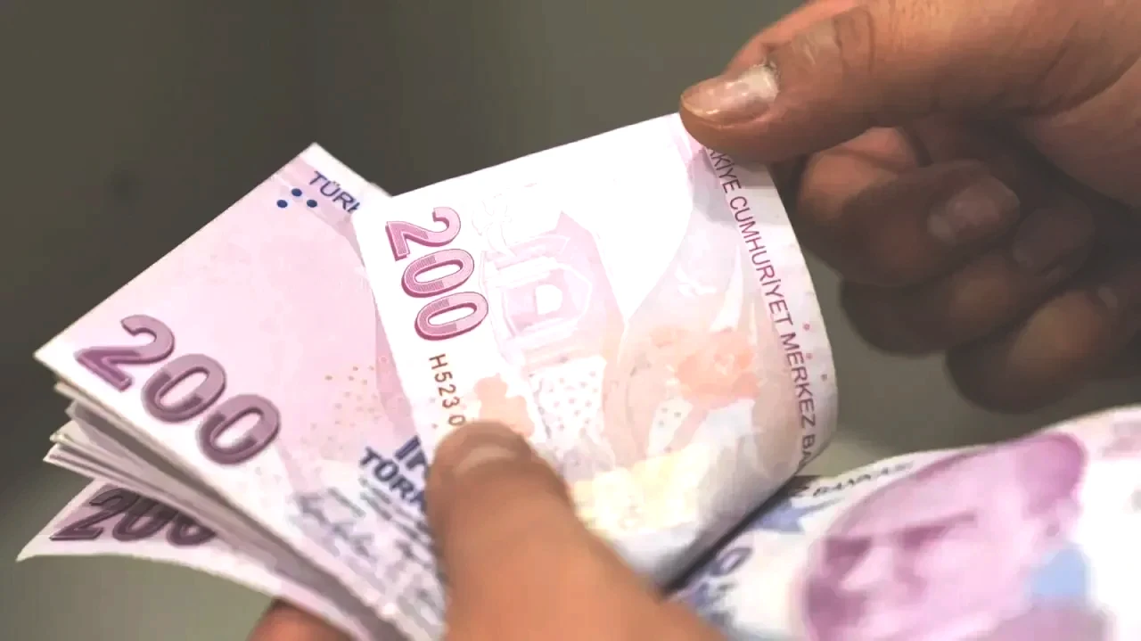 1 Ocak’ta Yürürlüğe Giriyor! Tüm Telefon Sahiplerinden Yeni Ücret Kesilecek – Yeni Tutar Duyuruldu