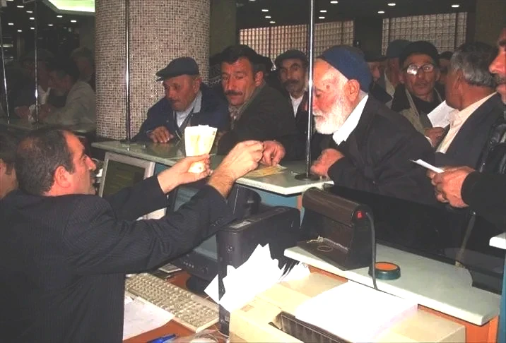 EMEKLİ MAAŞI ZAMMI 2026! 16.811 TL’lik en düşük emekli aylığı kaç TL’ye çıkacak? SSK ve BAĞ-KUR’lular için masadaki en net oran