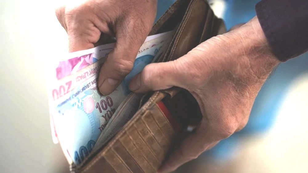 Ekim ayı enflasyon verilerinin yüksek çıkması, emeklilerin yeni yılda alacakları zammı merak ettiriyor.