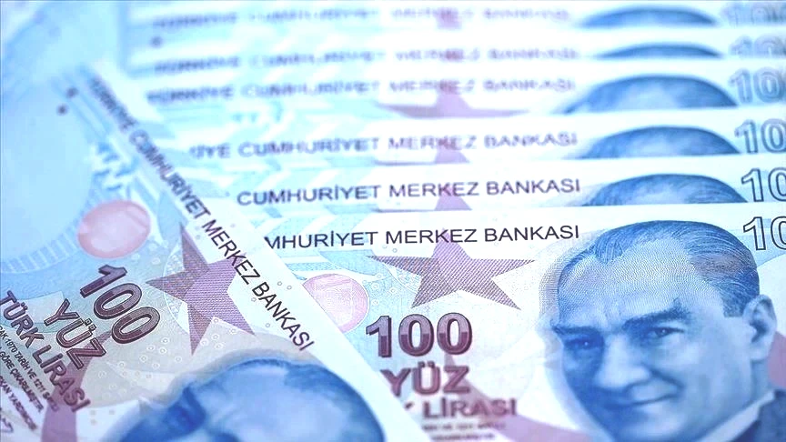 Karakaş, 2026 yılında maaşların altı aylık TÜFE bazında güncelleneceğini ve hükümetin farklı bir "iyileştirme" yapma olasılığının merak edildiğini belirtti.