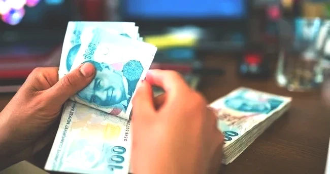 Temmuz, Ağustos ve Eylül ayları toplam zam oranı yüzde 7,5'ti; Ekim ayında bu oran yüzde 10,25'e çıkmış durumda. Her emekli maaşı, bu oranın otomatik olarak artışını görecek.