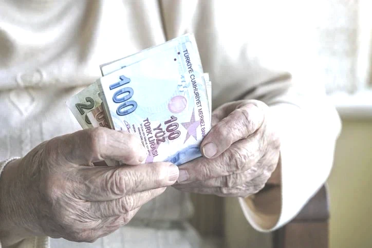 SSK ve Bağ-Kur emeklisi Ocak'ta çiftle zamla sevinebilir! Taban maaş için bu rakam ortaya çıktı - Resim: 12