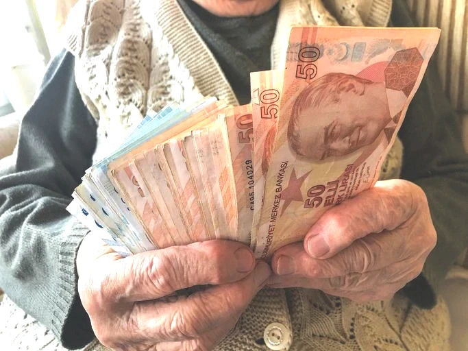 İşte en düşük emekli maaşı için masadaki rakam! 2026 yılında geçerli olacak - Resim: 9