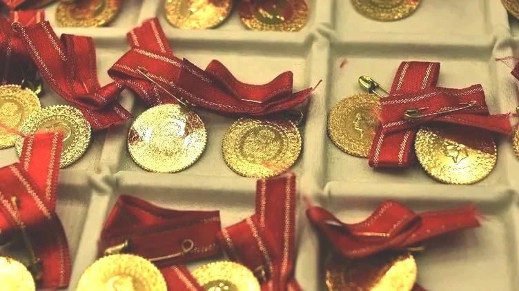 ALTIN FİYATLARI CANLI TABLO 19 KASIM | Gram, çeyrek, yarım, Cumhuriyet, tam altın ve 22 ayar bilezik kaç TL?