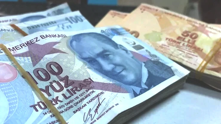 Bankaların Promosyon Artışları: Bankalar, promosyon kampanyaları aracılığıyla yeni müşteriler edinmeyi ve ek gelir yaratmayı hedefliyor. Emekliler, bu promosyonlar sayesinde bütçelerini biraz olsun rahatlatabiliyor.