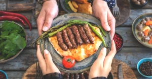 Ramazan İftarında Narlı Roka Salatası ve Tekirdağ Köfte! 17. Gün Özel Menüsü!